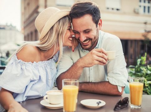 Τι παιχνίδια παίζει κάθε ζώδιο όταν φλερτάρει;