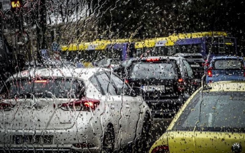 Κυκλοφοριακό χάος στην Αθήνα λόγω κακοκαιρίας