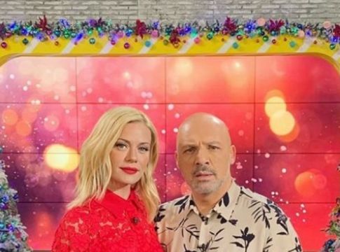 Ζέτα Μακρυπούλια: Ξεκίνησε τις καλοκαιρινές της διακοπές παρέα με τον Νίκο Μουτσινά