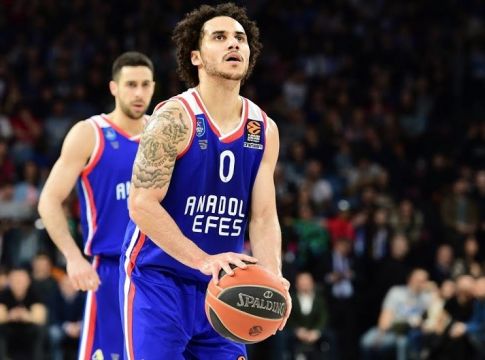 Βραβεύτηκε ο MVP του Νοεμβρίου, Σέιν Λάρκιν (pic)