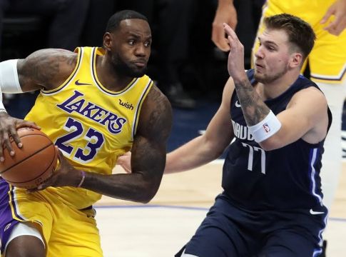NBA: Ο Ντόνσιτς επικράτησε του Τζέιμς (vid)