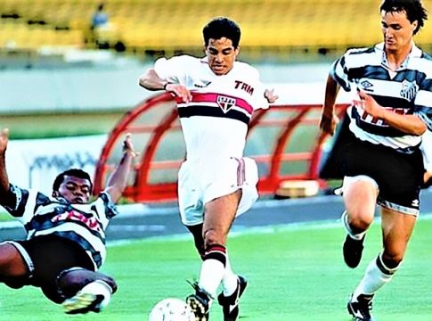 Από αστέρι της Σάο Πάουλο, μια ανάσα από την ΑΕΚ και τώρα… πωλητής αυτοκινήτων