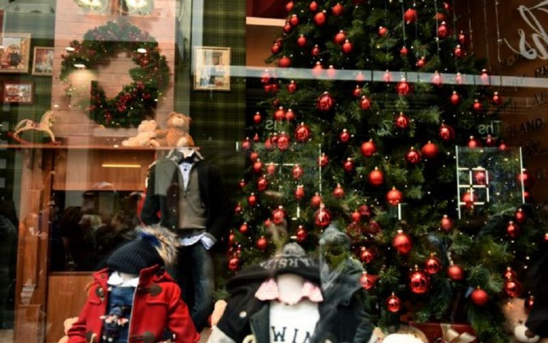 Εορταστικό ωράριο: Ανοιχτά και την Κυριακή τα μαγαζιά