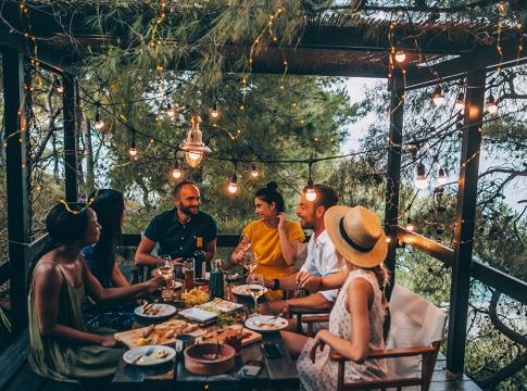 Ζώδια και φιλία | Ποιοι είναι οι καλύτεροι συνδυασμοί;