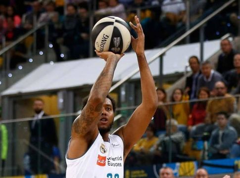 Τον Τόμπκινς της Ρεάλ Μαδρίτης θέλει η Φενέρμπαχτσε