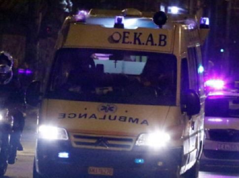 Τροχαίο στην Πατησίων με δυο μοτοσικλέτες και τρία αυτοκίνητα