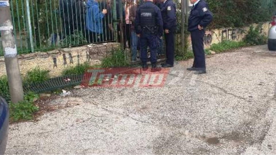 Ρίψη καπνογόνων σε σχολείο στην Πάτρα – Στο vοσοκομείο καθηγήτρια και μαθητής | to10.gr Ρίψη καπνογόνων σε σχολείο στην Πάτρα – Στο vοσοκομείο καθηγήτρια και μαθητής | to10.gr