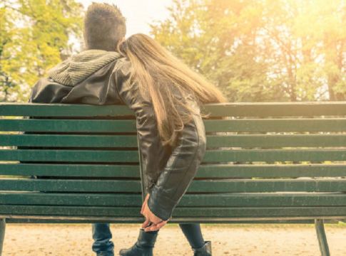 Τα ζευγάρια που μοιράζουν τις δουλειές είναι πιο ευτυχισμένα;