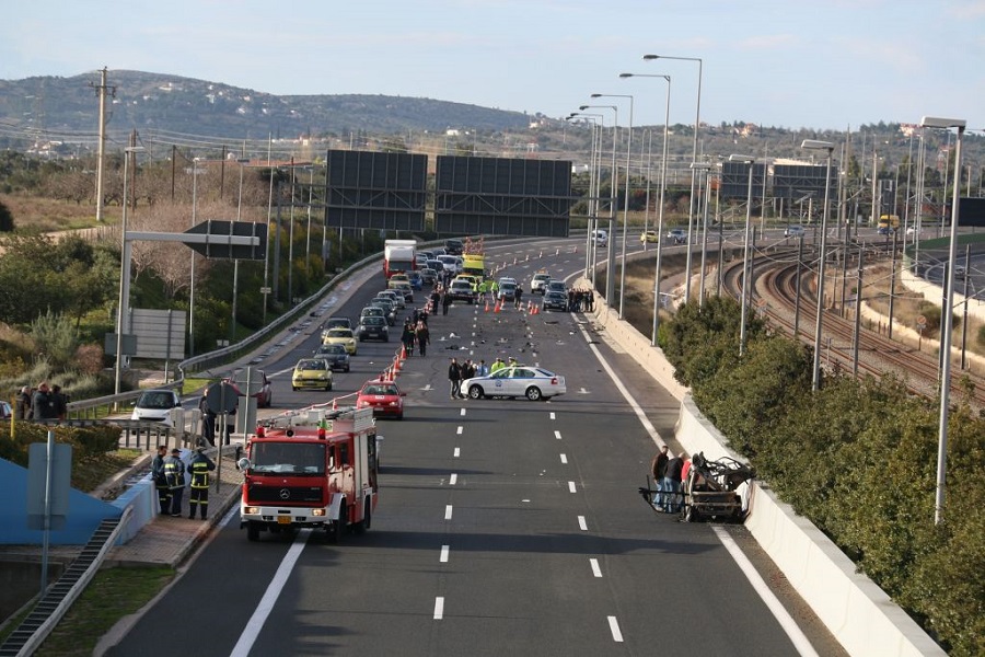 Καραμπόλα 6 οχημάτων στην Αττική οδό στο ρεύμα προς Ελευσίνα – Μεγάλες καθυστερήσεις