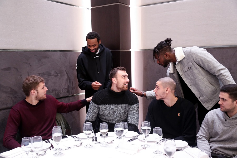 Η Χριστουγεννιάτικη γιορτή της ερυθρόλευκης «οικογένειας» (vid)