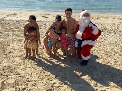 Κριστιάνο: Χριστούγεννα στην παραλία (pic)
