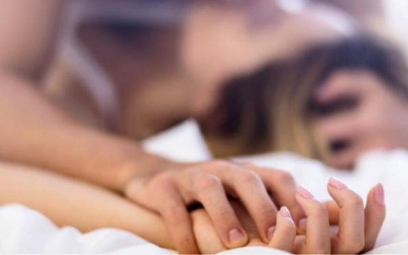 Γίνεται να κολλήσεις HIV, έρπη ή άλλο ΣΜΝ από το στοματικό σεξ; Τι απαντάει μία γιατρός…