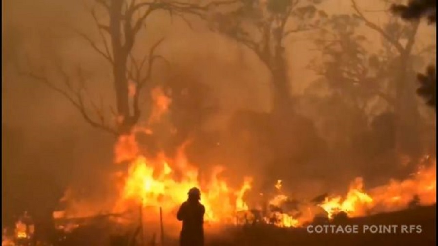 Σκηνές αποκάλυψης στην Αυστραλία – Ανεξέλεγκτες πυρκαγιές και νέο κύμα καύσωνα