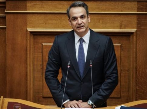 Στη Βουλή στις 18:30 ο Μητσοτάκης για το ποδόσφαιρο. Δεν θα διακόψει το πρωτάθλημα