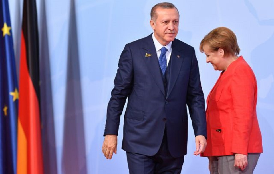 Έξαλλη η Μέρκελ μετά τη διαρροή της ΕΕ για «ψαλίδι» στα τουρκικά κονδύλια
