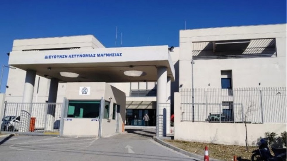 ΣΥΝΕΒΗ ΣΤΟΝ ΒΟΛΟ: Αλβανίδα έκλεψε 10.000 ευρώ από φιλικό της σπίτι (Ελλήνων), το μετάνιωσε και μετά τα επέστρεψε!