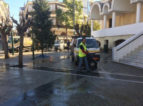 Δήμος Αθηναίων Εργασίες καθαρισμού στην πλατεία Αγίου Μελετίου