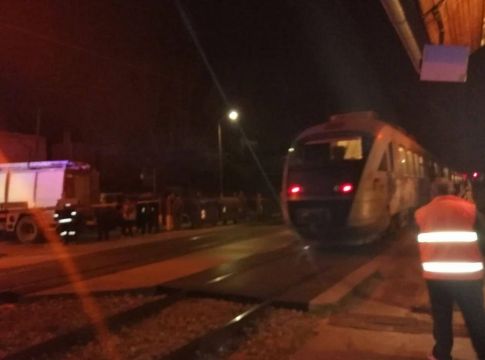 Σοκ στη Λάρισα: Αμαξοστοιχία παρέσυρε παιδί σε φυλασσόμενη διάβαση – Εικόνες από το σημείο