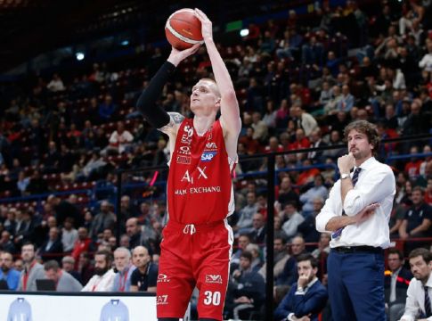 Τέλος από την Αρμάνι ο Ουάιτ, οδεύει προς Τενερίφη (pic)