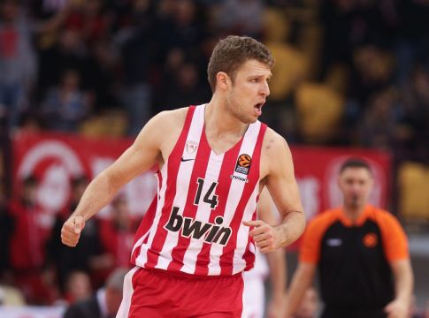 Ολυμπιακός: Η τρομερή εμφάνιση του Βεζένκοφ απέναντι στη Μπάγερν (vid)