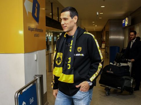 Ζήσης: «Θέλω να δώσω τον καλύτερό μου εαυτό για την ΑΕΚ»