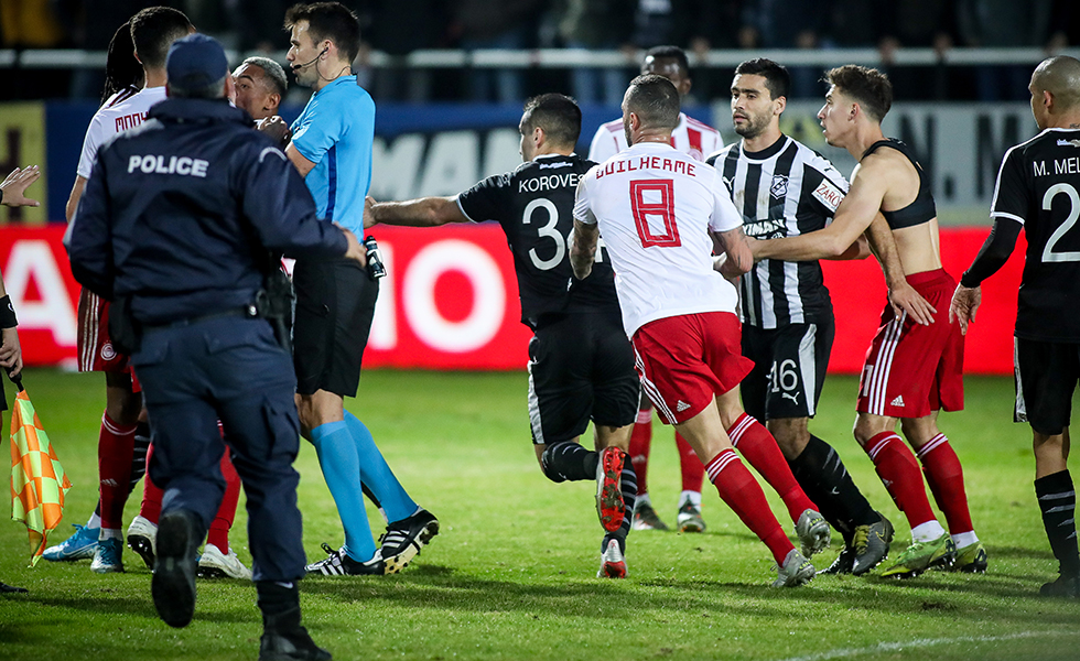 Προβληματισμός σε FIFA/UEFA για τα γεγονότα στο Ηράκλειο