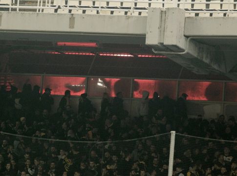 ΑΕΚ: Κινδυνεύει με κεκλεισμένων των θυρών