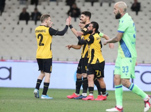 «Καθαρίζει» από το 20λεπτο η ΑΕΚ (vids)