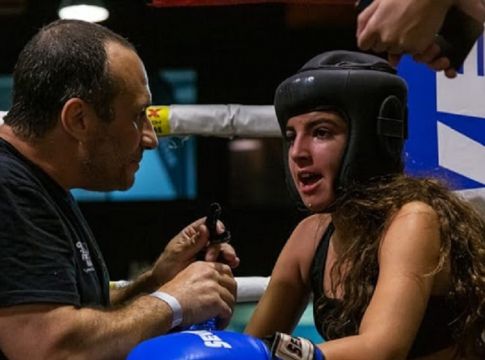 Εκπαιδευμένη 12χρονη Ελληνοπούλα… τσάκισε Αλγερινό που προσπάθησε να της επιτεθεί σεξουαλικά!