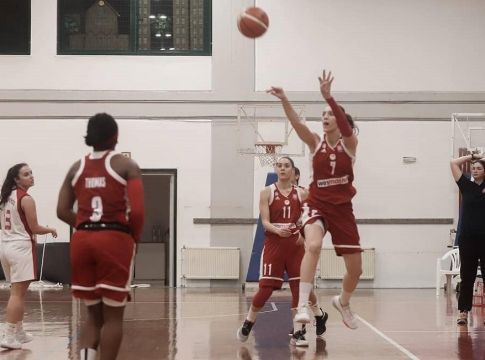 Το απίστευτο τρίποντο της Σπυριδοπούλου από το κέντρο (vid)