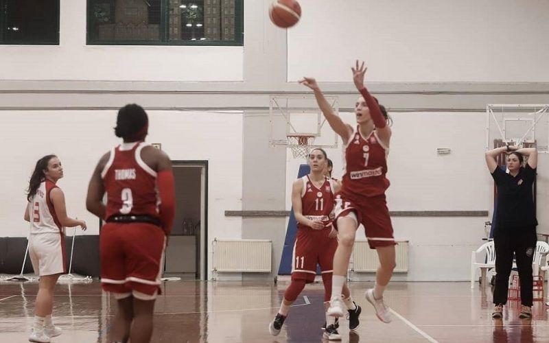 Το απίστευτο τρίποντο της Σπυριδοπούλου από το κέντρο (vid)