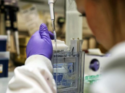 ΕΟΠΕ: Γιατί δεν υπάρχει ολοκληρωμένη στρατηγική για την αντιμετώπιση του καρκίνου στην Ελλάδα