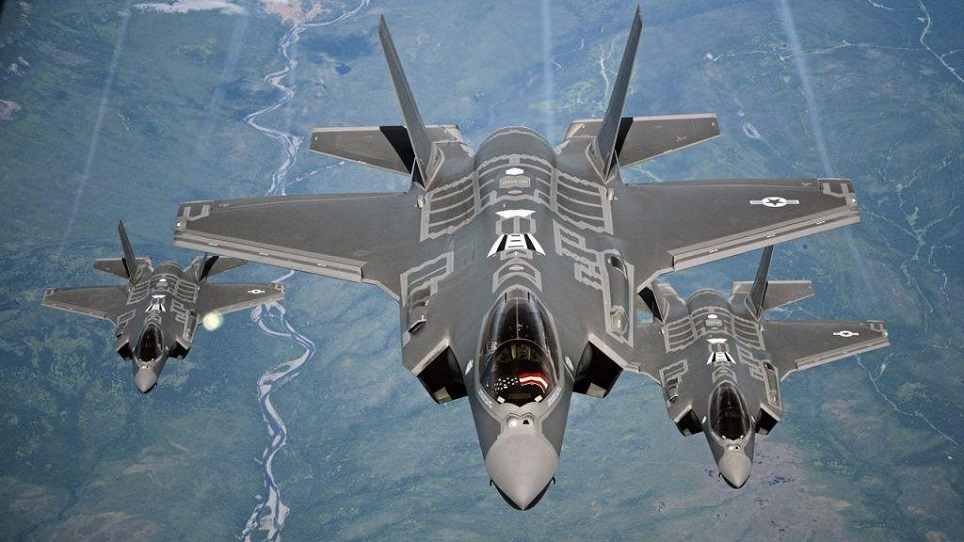 Bloomberg : Ελαττωματικά τα F-35, δεν μπορούν να στοχεύσουν ευθεία μπροστά