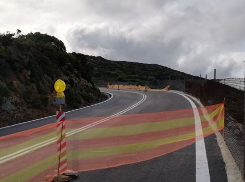 Σοκ στα Χανιά: Υποχώρησε το οδόστρωμα εξαιτίας κακοκαιρίας (pics)