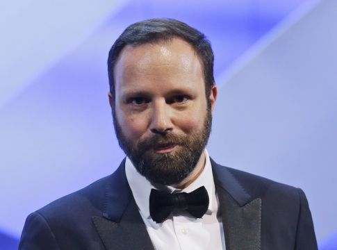 Λάνθιμος: Ξεκινά στην Ελλάδα τα γυρίσματα της νέας ταινίας του με Έμα Στόουν και Ντέμιεν Μπονάρ