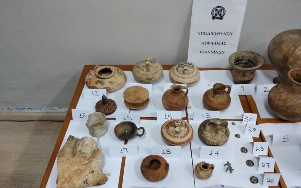 Κατασχέθηκε πλήθος αρχαιοτήτων σε χωράφι – Συνελήφθη 40χρονος