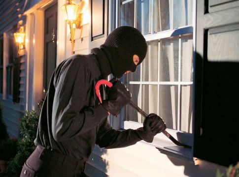 ΜΕΓΑΛΗ ΠΡΟΣΟΧΗ! Αυτά είναι τα λάθη που εκμεταλλεύονται οι διαρρήκτες