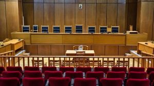 Ερωτικά βοηθήματα και βρισιές στη δίκη για τον βιασμό οδηγού ταξί