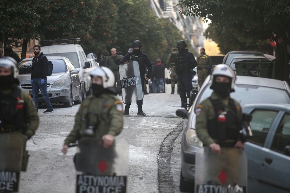 Δέκα προσαγωγές στο πλαίσιο επιχείρησης εκκένωσης κτιρίου στην οδό Λιοσίων