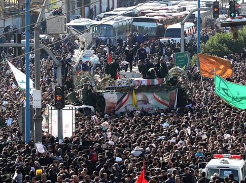 Χάος στην ταφή του Σουλεϊμανί: Ποδοπατήθηκαν πολίτες, αναφορές για νεκρούς