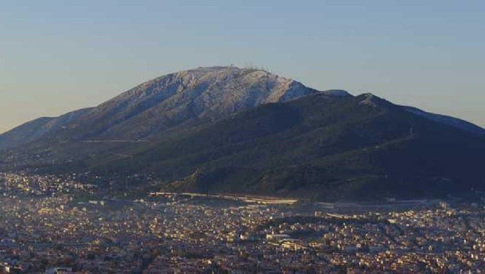 Υμηττός, αυτός ο… άγνωστος: Ο απίστευτος πλούτος του βουνού της Αθήνας – Δάσος, σπήλαια, φαράγγια