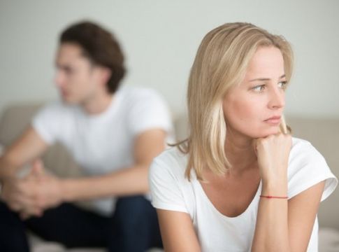 Αυτή η έρευνα λέει πως οι γυναίκες αντιμετωπίζουν καλύτερα τον χωρισμό