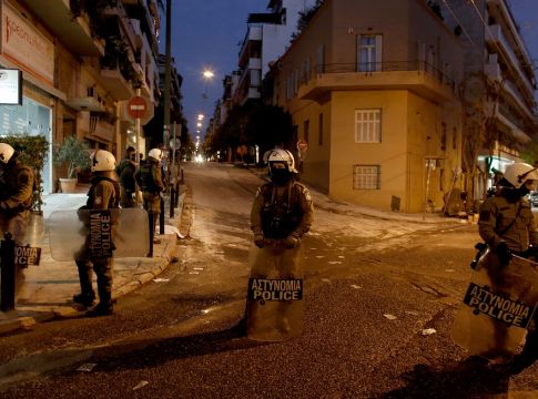 Στα άκρα η βεντέτα ΕΛ.ΑΣ με αντιεξουσιαστές, οδηγούνται στην Ευελπίδων οι συλληφθέντες