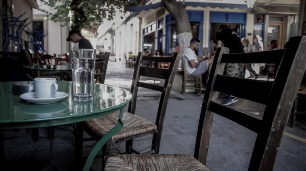 Λάρισα: Δεν άντεξαν χωρίς τσιγάρο – Έρχεται το πρώτο καφενείο για καπνιστές