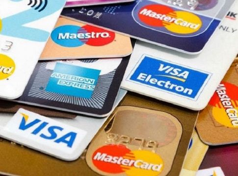 Χάκαραν 15.000 κάρτες. Οι τράπεζες τις αντικαθιστούν σταδιακά και πληρώνουν και τα έξοδα