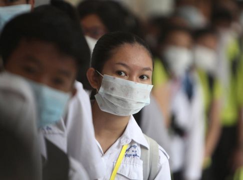 Κοροναϊός: «Αγώνας δρόμου» από τους επιστήμονες για τη δημιουργία εμβολίου – Χιλιάδες τα κρούσματα