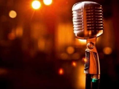 Διέρρευσαν ολόγυμνες φωτογραφίες πασίγνωστης τραγουδίστριας