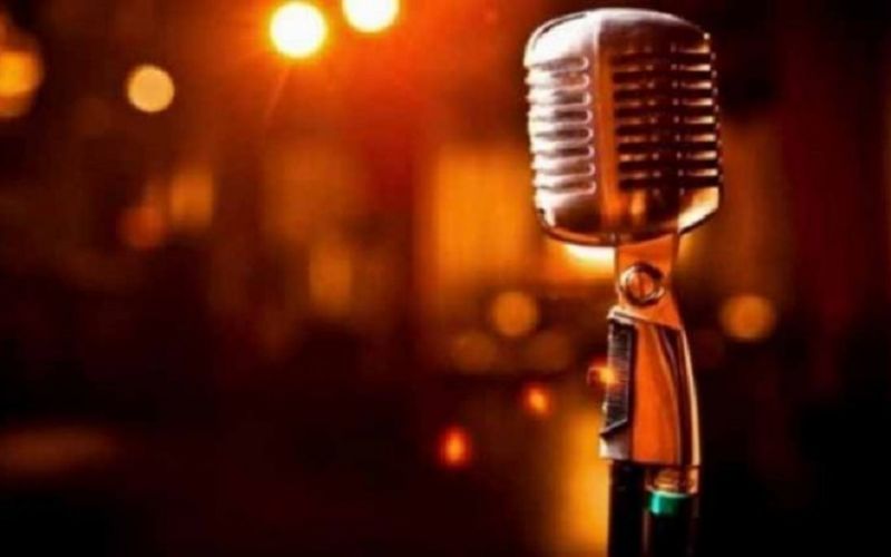 Διέρρευσαν ολόγυμνες φωτογραφίες πασίγνωστης τραγουδίστριας