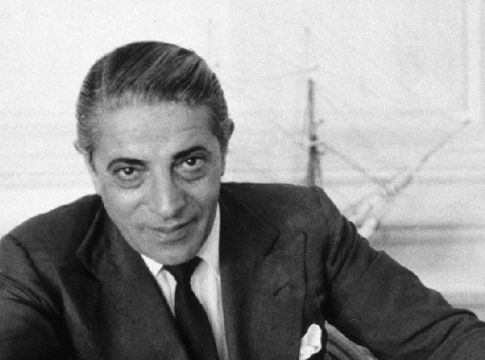 «Είδα δύο φορές μία μαύρη φιγούρα που κρατούσε πούρο»! Ο Ωνάσης «ζει» ακόμα στον Σκορπιό