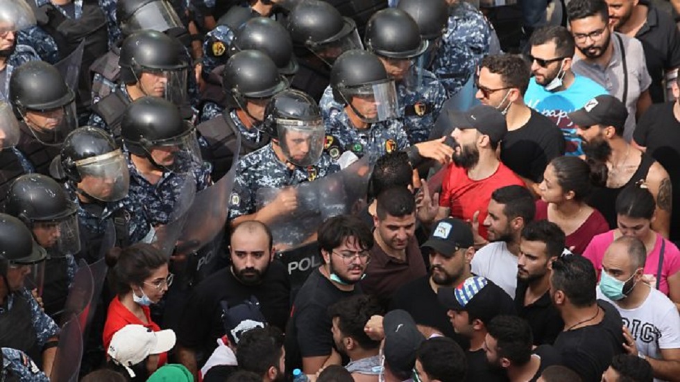 Σχεδόν 400 οι τραυματίες από τις συγκρούσεις διαδηλωτών – αστυνομίας στον Λίβανο
